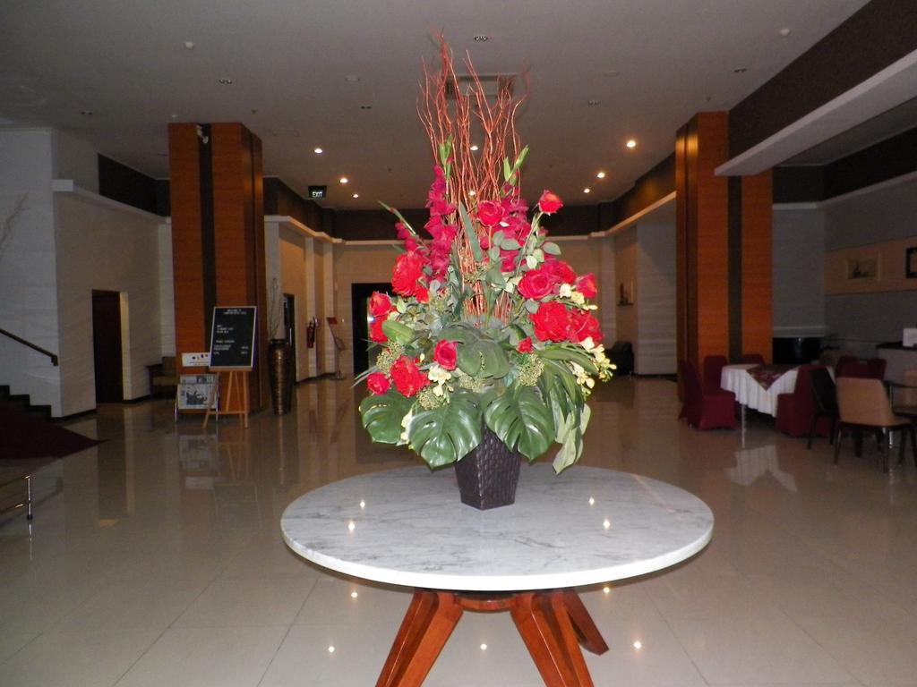Lampion Hotel Solo Luaran gambar