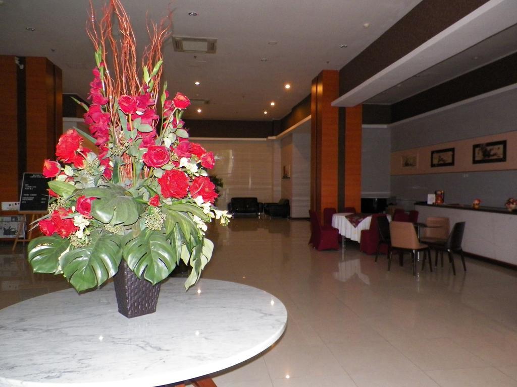 Lampion Hotel Solo Luaran gambar