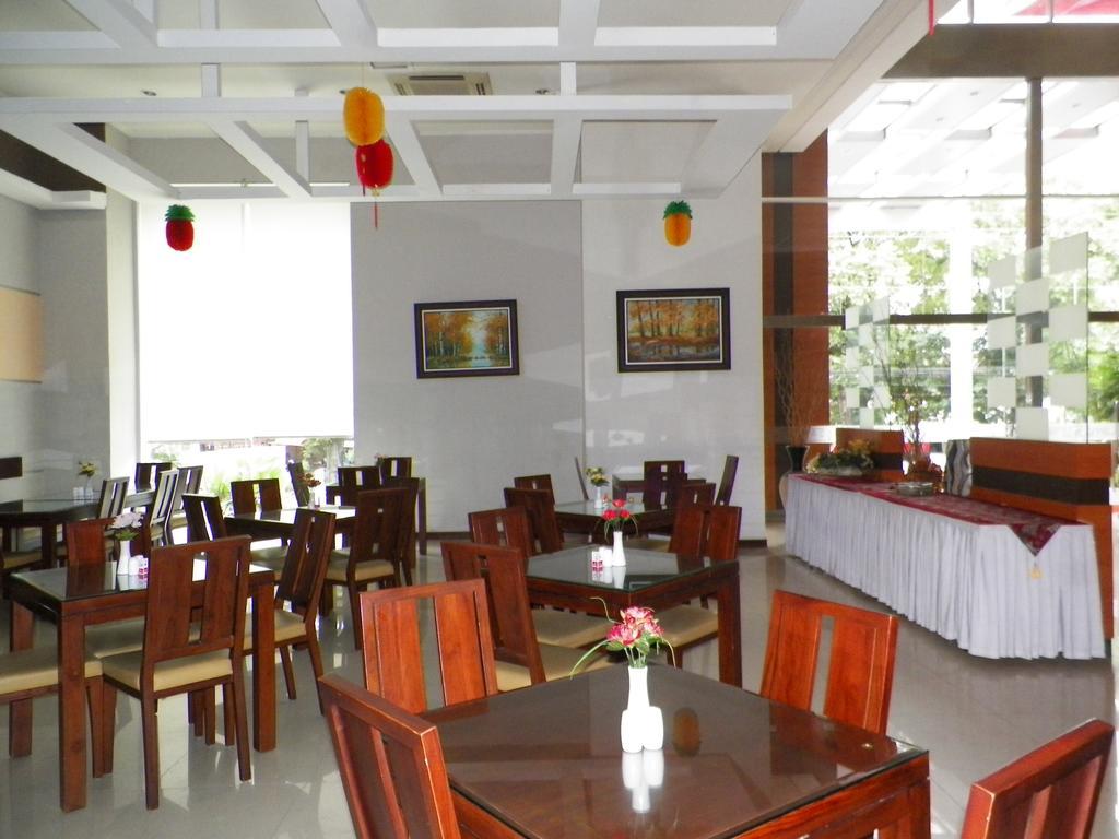 Lampion Hotel Solo Luaran gambar